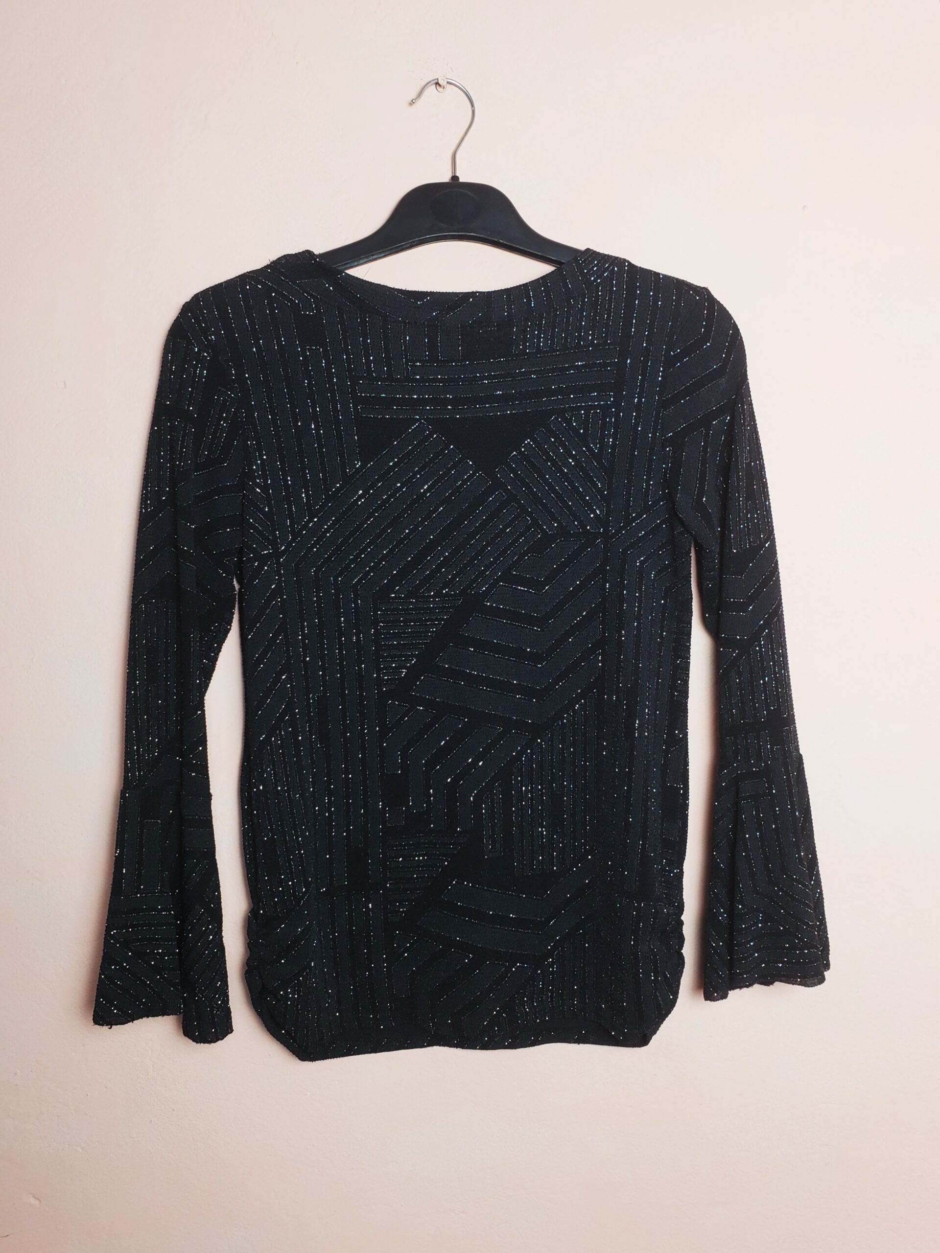 Стильна чорна блуза Quiz з металік ефектом - елегантний вечірній топ у ідеальному стані 4 Стильна чорна блуза Quiz з металік ефектом - елегантний вечірній топ у ідеальному стані - Зображення 4