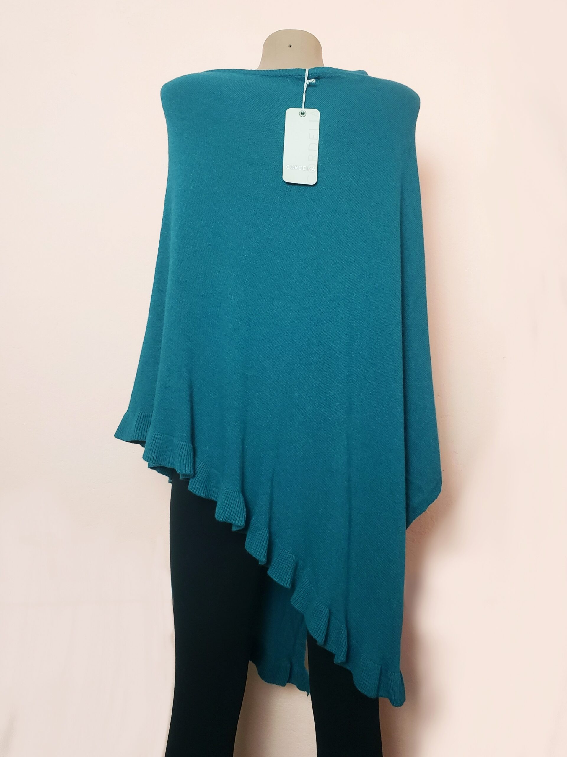 Жіноче пончо Cordelia синього кольору з кашеміром - елегантний асиметричний одяг 4 Жіноче пончо Cordelia синього кольору з кашеміром - елегантний асиметричний одяг - Зображення 4