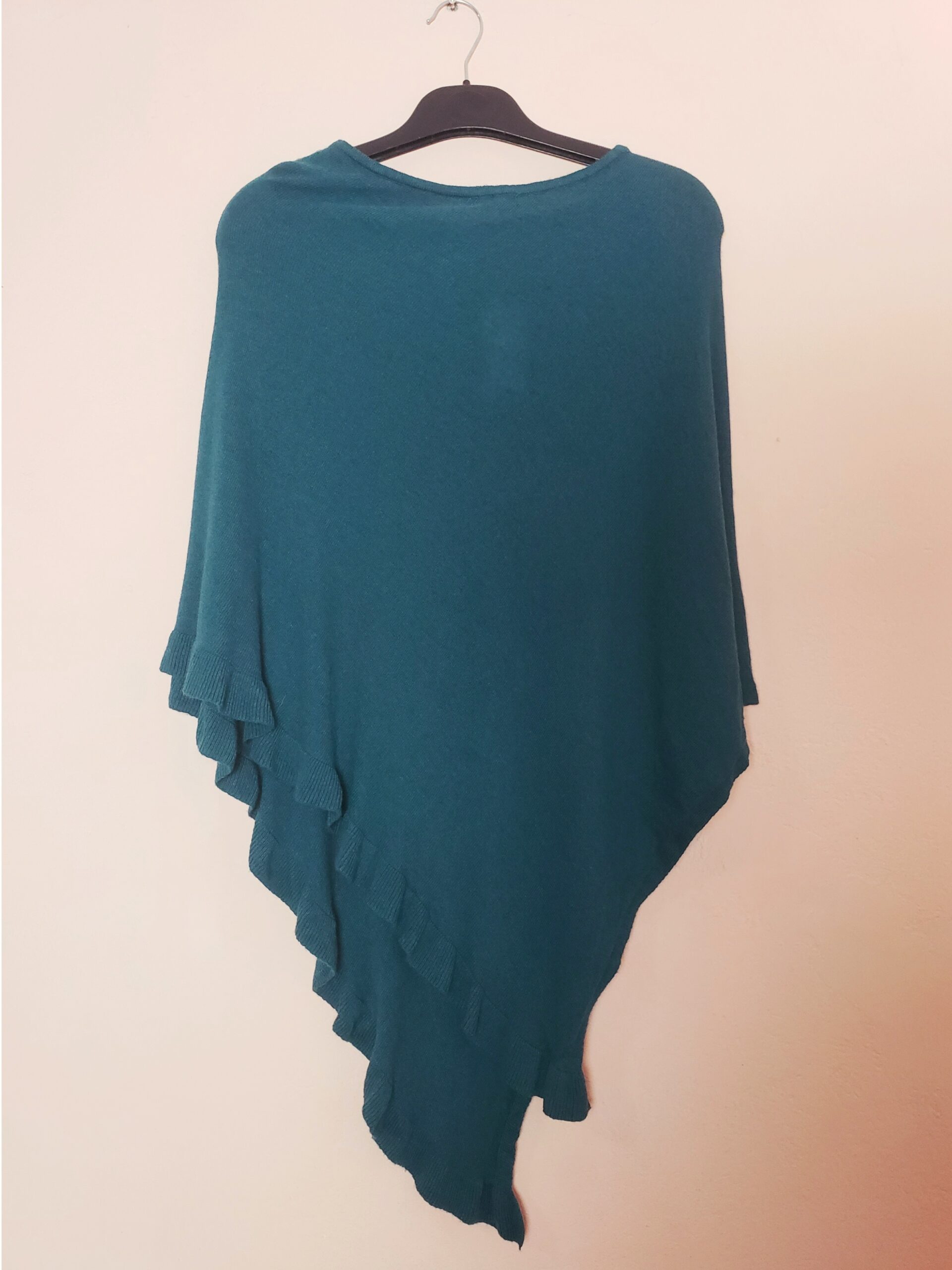 Жіноче пончо Cordelia синього кольору з кашеміром - елегантний асиметричний одяг 2 Жіноче пончо Cordelia синього кольору з кашеміром - елегантний асиметричний одяг - Зображення 2