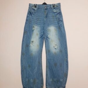 Стильні жіночі джинси широкого крою блакитного кольору з принтом та потертостями - нові джинси з бавовни