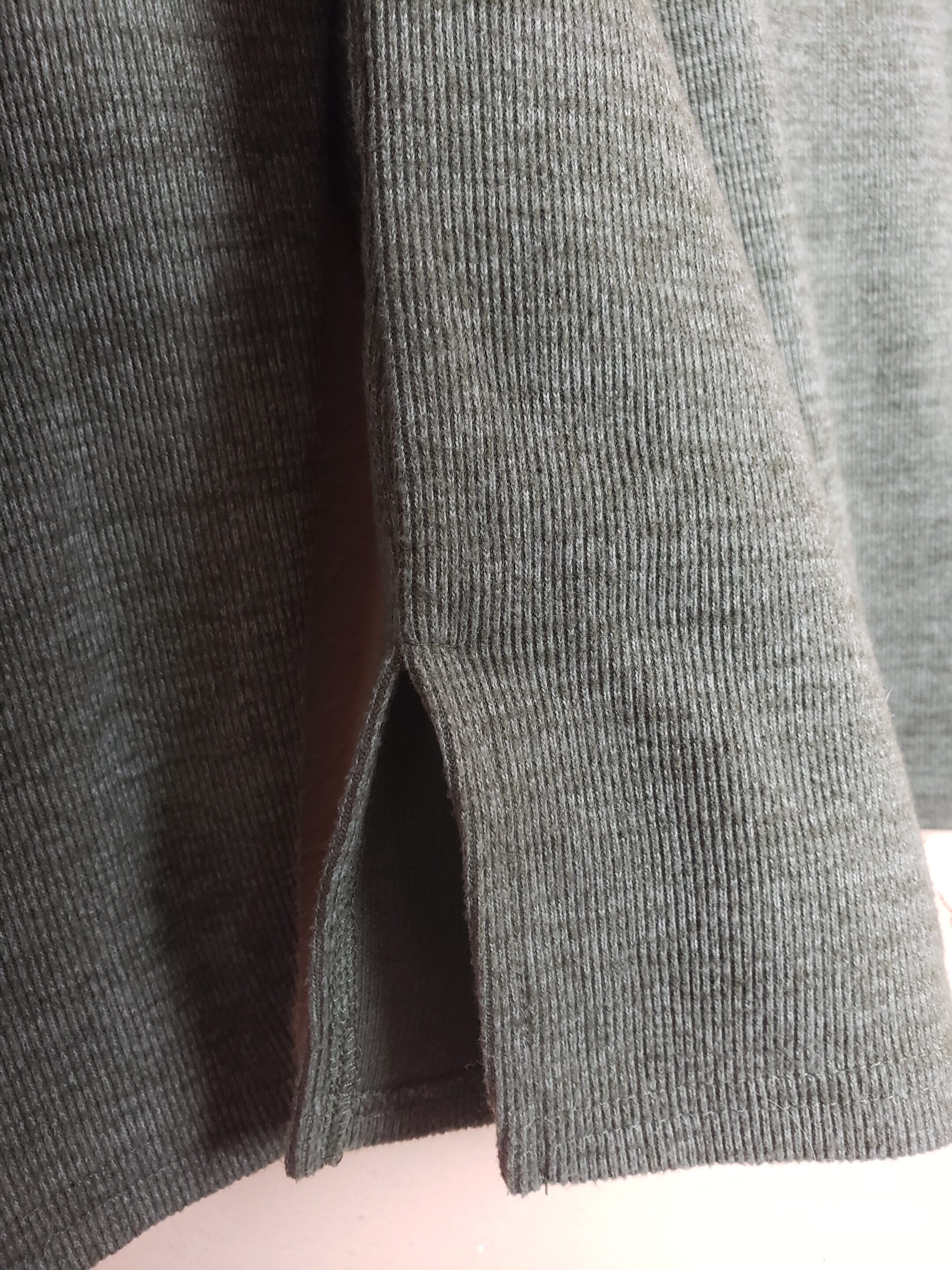 Стильний светр хакі Primark - ідеальний вибір для осінньо-зимового сезону та повсякденного носіння 8 Стильний светр хакі Primark - ідеальний вибір для осінньо-зимового сезону та повсякденного носіння - Зображення 8