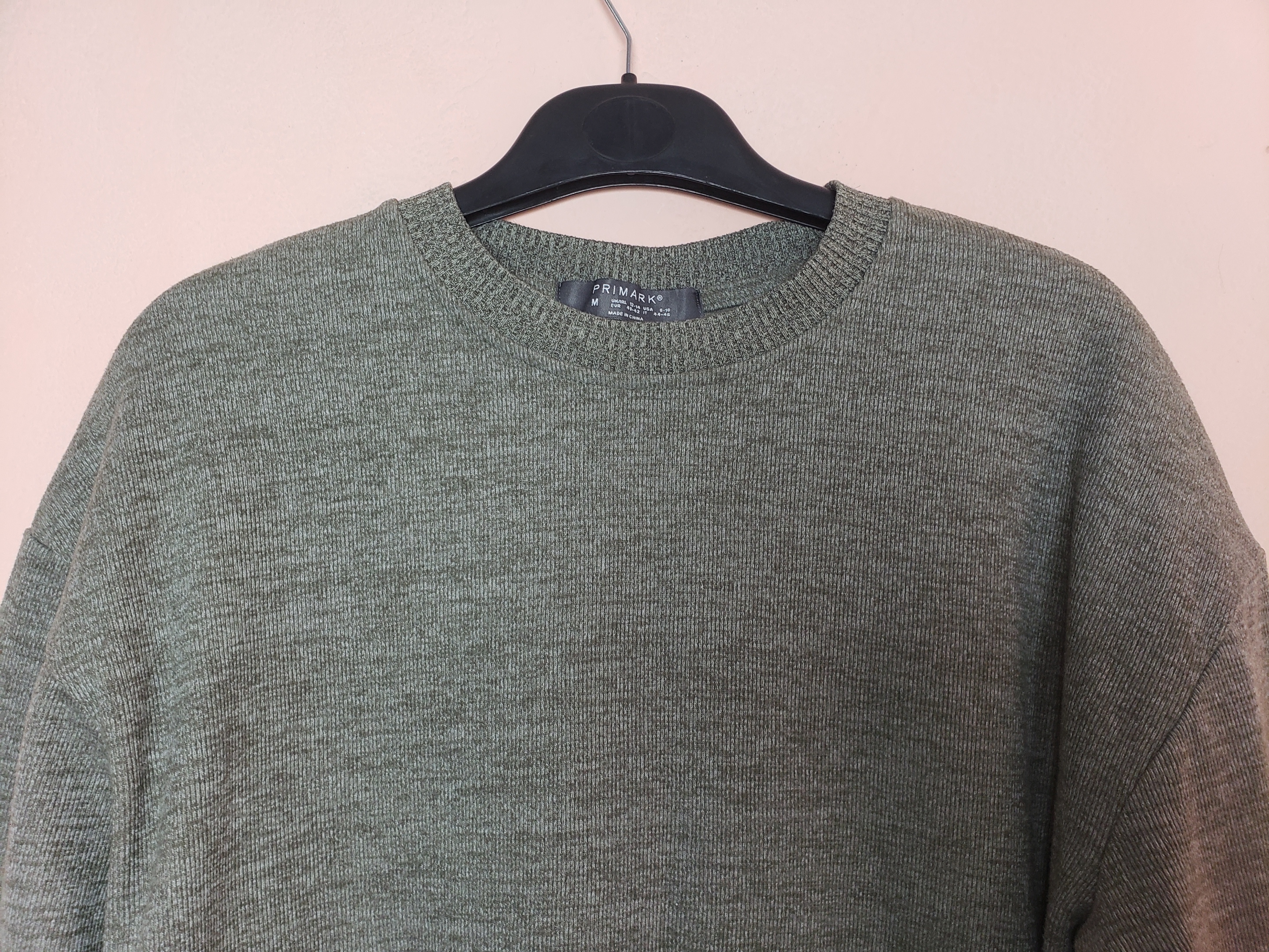 Стильний светр хакі Primark - ідеальний вибір для осінньо-зимового сезону та повсякденного носіння 3 Стильний светр хакі Primark - ідеальний вибір для осінньо-зимового сезону та повсякденного носіння - Зображення 3