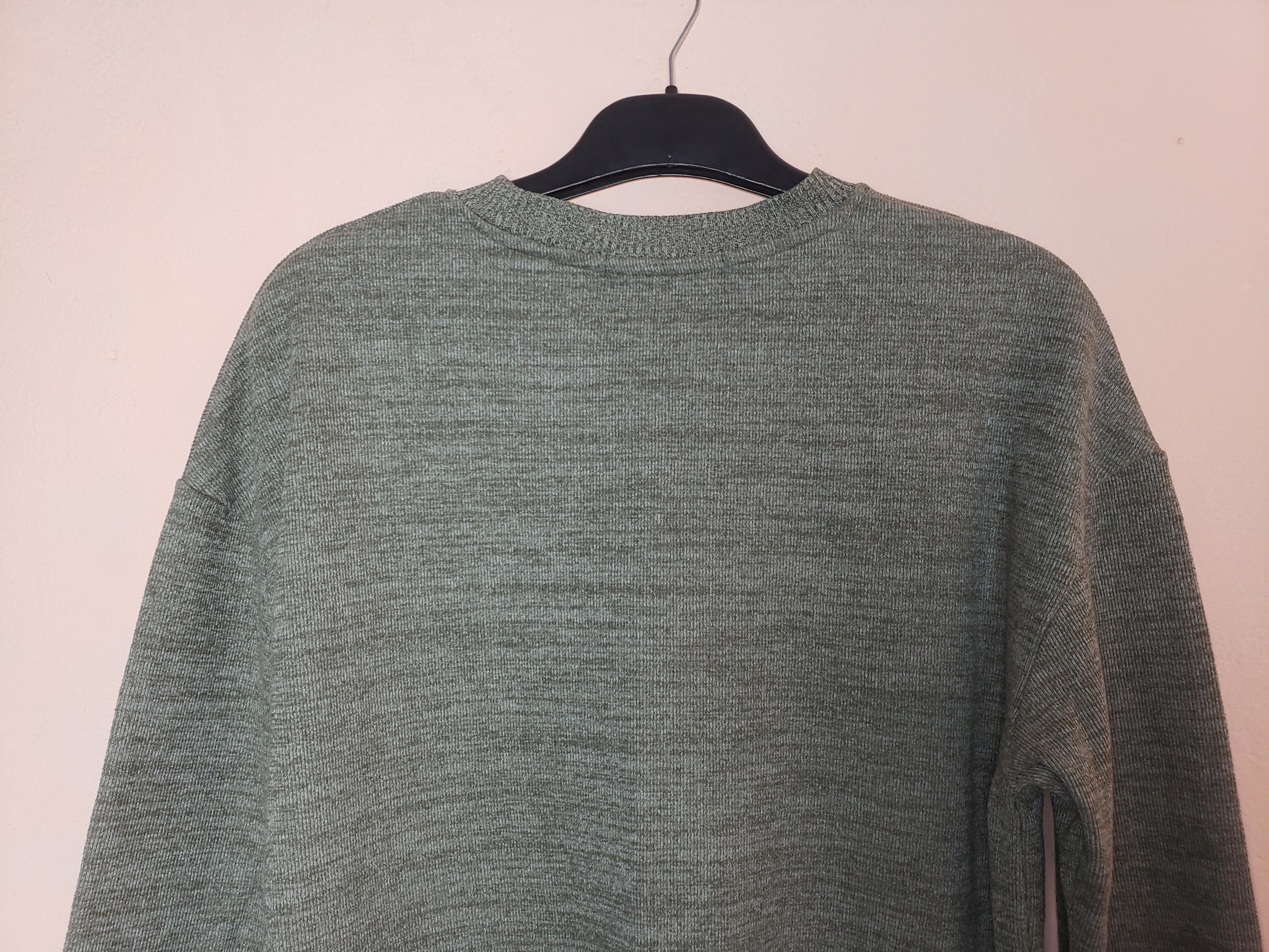 Стильний светр хакі Primark - ідеальний вибір для осінньо-зимового сезону та повсякденного носіння 4 Стильний светр хакі Primark - ідеальний вибір для осінньо-зимового сезону та повсякденного носіння - Зображення 4