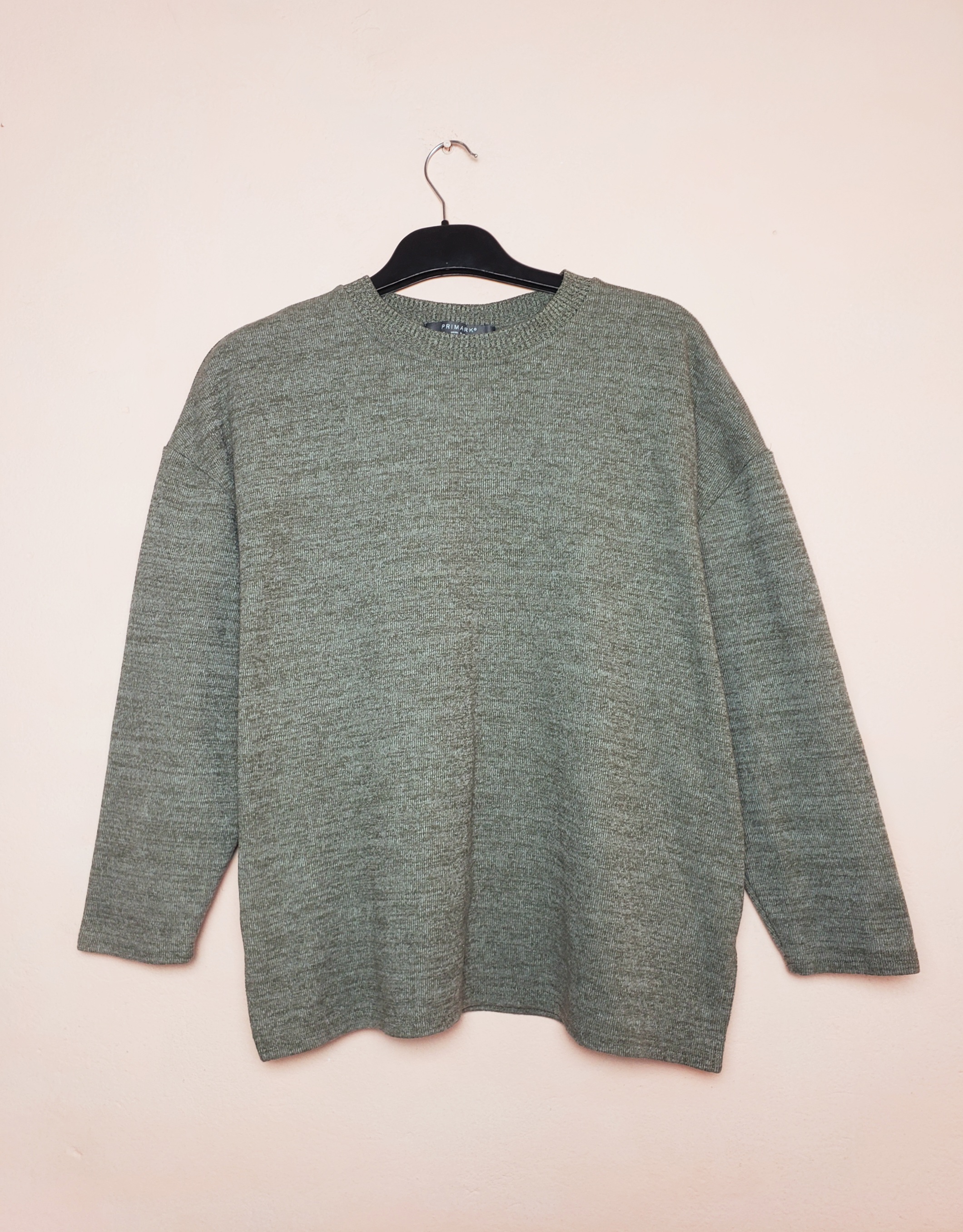 Стильний светр хакі Primark - ідеальний вибір для осінньо-зимового сезону та повсякденного носіння 1 Стильний светр хакі Primark - ідеальний вибір для осінньо-зимового сезону та повсякденного носіння