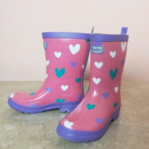 Стильні дитячі гумові чоботи Hatley з серцями - модний тренд для маленьких модниць розмір 34