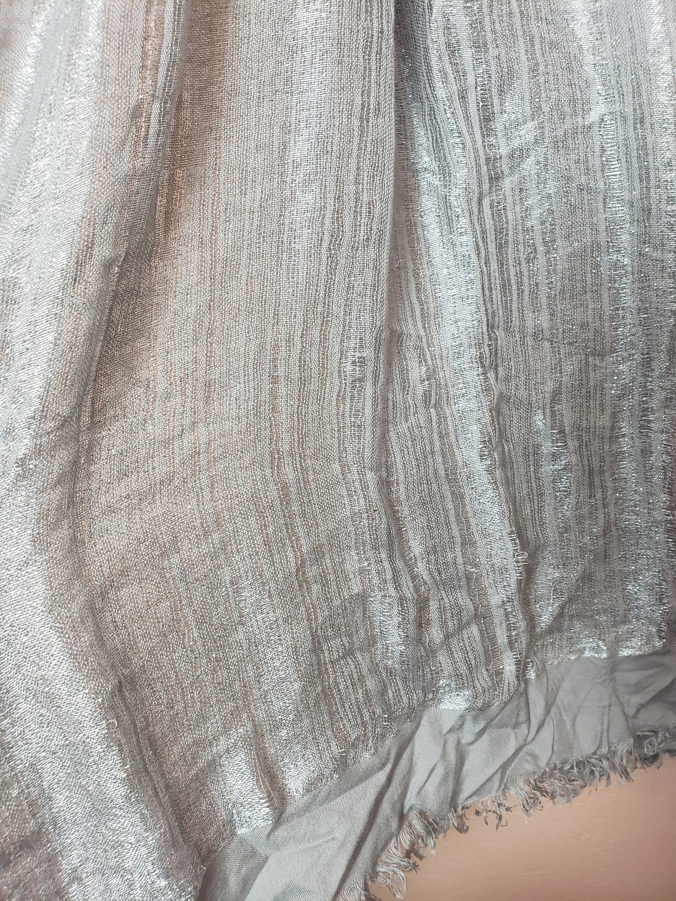 Жіноча срібляста шаль RIVER ISLAND розмір ONE SIZE 2 Жіноча срібляста шаль RIVER ISLAND розмір ONE SIZE - Зображення 2