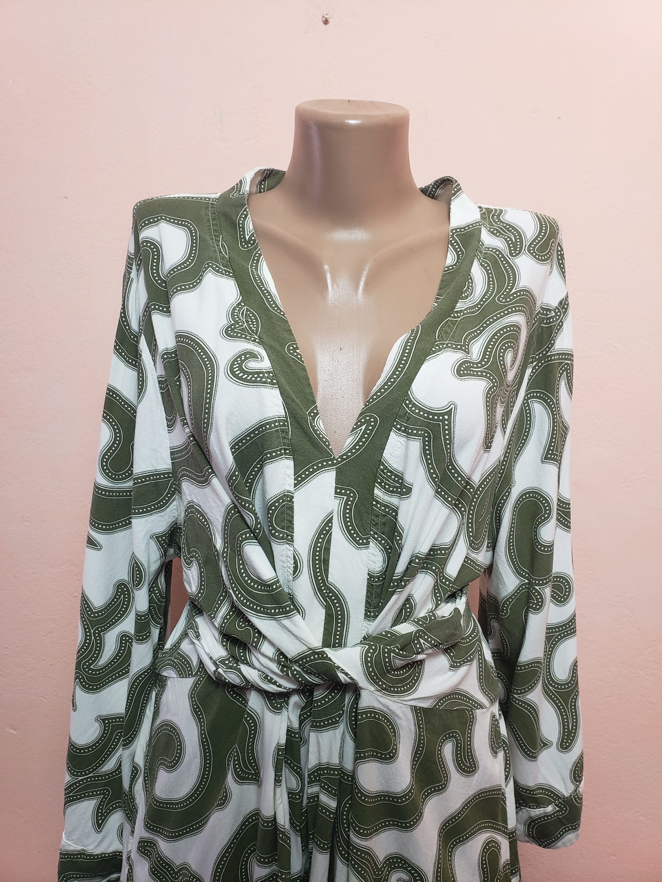 Жіноча біло-зелена сукня River Island розмір EUR 44 2 Жіноча біло-зелена сукня River Island розмір EUR 44 - Зображення 2
