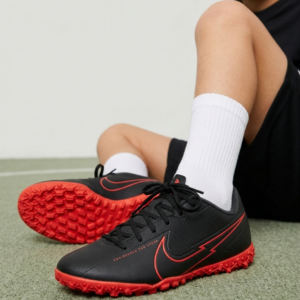 Дитячі чорні спортивні бутси Nike з червоною підошвою розмір 35.5