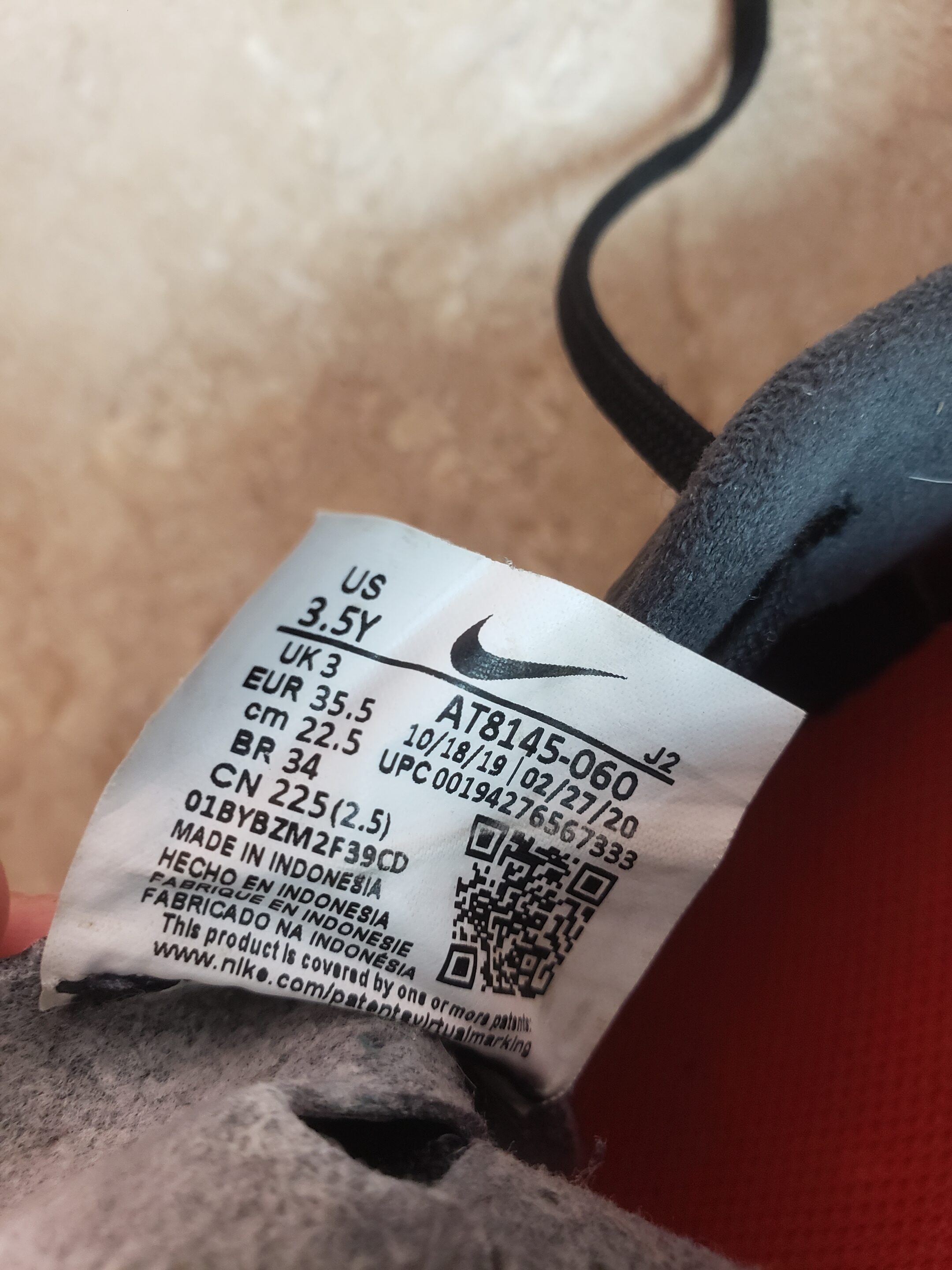 Дитячі чорні спортивні бутси Nike з червоною підошвою розмір 35.5 7 Дитячі чорні спортивні бутси Nike з червоною підошвою розмір 35.5 - Зображення 7